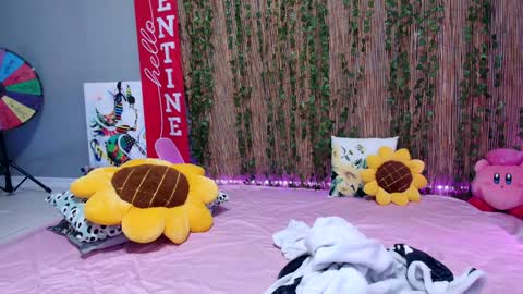 Snapshot of syndica chatting on February 6, 6:02 pm Jennah online show from February 6, 6:02 pm