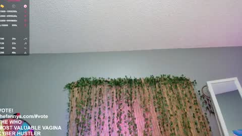 Snapshot of syndica chatting on March 4, 10:27 pm Jennah online show from March 4, 10:27 pm