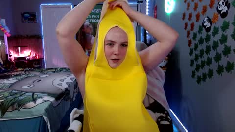 Snapshot of syndica chatting on October 4, 10:30 pm Jennah online show from October 4, 10:30 pm