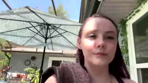 Snapshot of syndica chatting on June 17, 7:26 pm Jennah online show from June 17, 7:26 pm