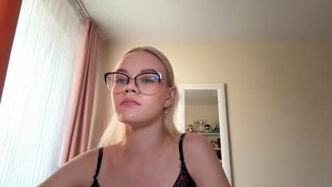 Snapshot of synnecure chatting on July 9, 9:46 am Mia online show from July 9, 9:46 am