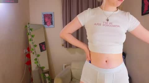 Snapshot of t_blonde chatting on August 2, 4:49 pm Dani she online show from August 2, 4:49 pm