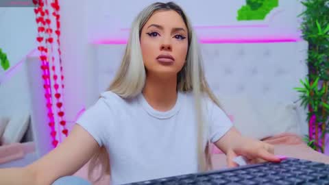 Snapshot of taahiraarabian chatting on February 10, 1:22 pm Arianna online show from February 10, 1:22 pm