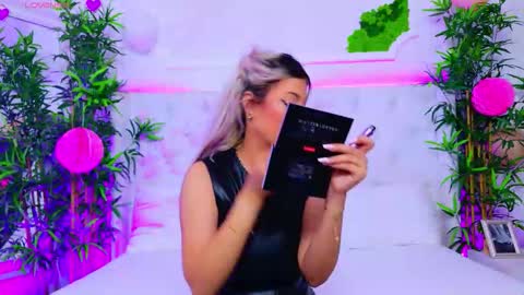 Snapshot of taahiraarabian chatting on September 22, 12:29 pm Arianna online show from September 22, 12:29 pm