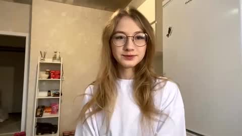 Snapshot of tainastoa chatting on December 1, 8:08 am Tessa online show from December 1, 8:08 am