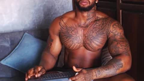 Tairon Tucke online show from January 5, 8:52 pm