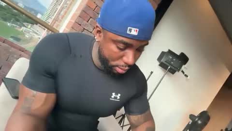 Tairon Tucke online show from April 22, 10:33 pm