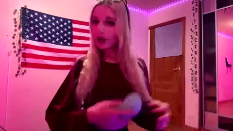 Snapshot of taitebinner chatting on March 7, 5:21 pm Mia online show from March 7, 5:21 pm