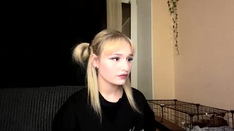 Snapshot of taitebinner chatting on March 21, 6:00 pm Mia online show from March 21, 6:00 pm