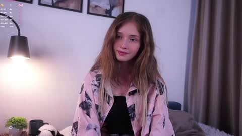 Mia online show from October 18, 2:03 am