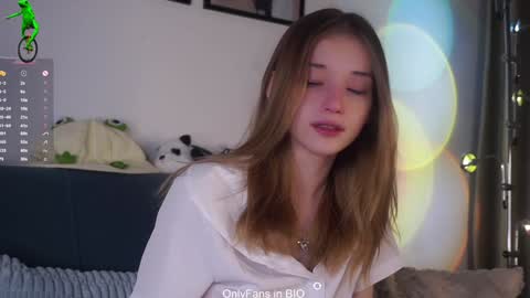 Mia online show from February 5, 1:43 am