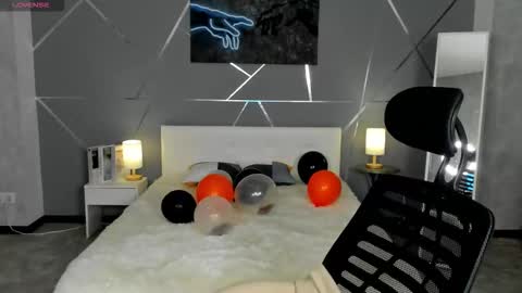 Snapshot of take_me_to_moon chatting on November 7, 2:00 am Sasha online show from November 7, 2:00 am