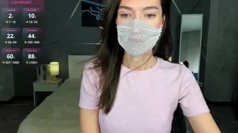 Snapshot of take_me_to_moon chatting on December 15, 1:32 am Sasha online show from December 15, 1:32 am