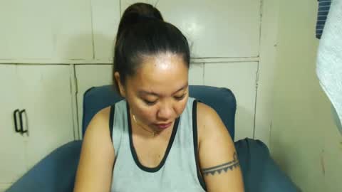 Snapshot of takemetoheavenbaby chatting on January 15, 12:47 pm anne online show from January 15, 12:47 pm