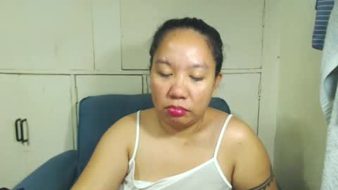 Snapshot of takemetoheavenbaby chatting on February 17, 10:58 pm anne online show from February 17, 10:58 pm