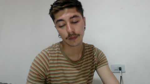 Snapshot of talhi_ chatting on June 13, 7:39 am talhi_ online show from June 13, 7:39 am