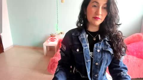 Snapshot of talia_mystic chatting on June 5, 2:45 pm Talia mia online show from June 5, 2:45 pm