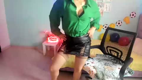Snapshot of talia_mystic chatting on June 18, 12:42 pm Talia mia online show from June 18, 12:42 pm