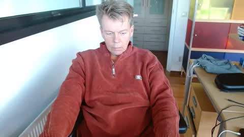 Snapshot of tall_dudenl chatting on November 16, 3:28 pm Tall daddy online show from November 16, 3:28 pm