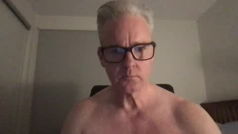 Snapshot of tallandfit000 chatting on December 8, 5:33 pm tallandfit000 online show from December 8, 5:33 pm