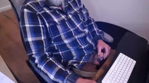 Snapshot of tallguy4unow chatting on March 27, 5:23 pm tallguy4unow online show from March 27, 5:23 pm