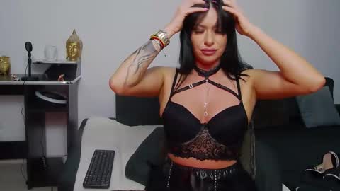 Snapshot of tallida69 chatting on March 27, 9:58 pm Tallida online show from March 27, 9:58 pm