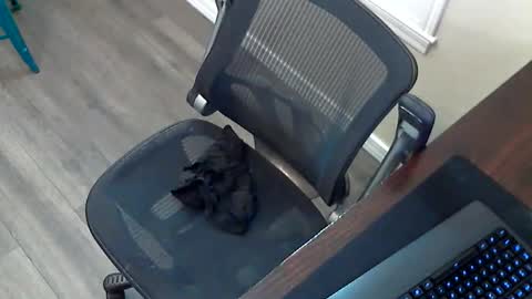 Snapshot of tallslimsmooth chatting on February 5, 6:01 pm tallslimsmooth online show from February 5, 6:01 pm