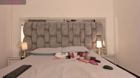 Snapshot of tamara_luaren chatting on February 13, 10:22 pm Tamara online show from February 13, 10:22 pm