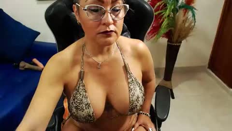 Snapshot of tamara_luaren chatting on November 2, 9:50 pm Tamara online show from November 2, 9:50 pm