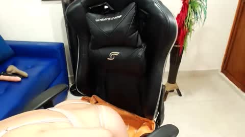 Snapshot of tamara_luaren chatting on January 15, 12:04 am Tamara online show from January 15, 12:04 am