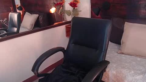    online show from February 1, 6:19 pm