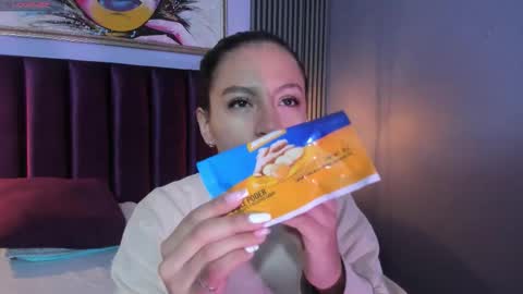 Snapshot of tamaraakins chatting on December 17, 12:33 pm Tamy online show from December 17, 12:33 pm