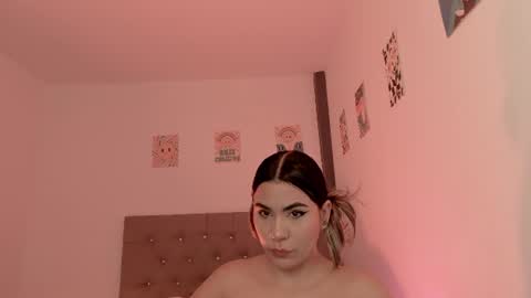 Snapshot of tamarathompsonn chatting on August 3, 6:44 pm Tamara. online show from August 3, 6:44 pm