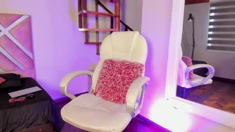 Snapshot of tamia_25 chatting on May 15, 8:05 pm TAMI online show from May 15, 8:05 pm