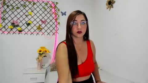 Snapshot of tamidesire chatting on April 19, 8:00 pm TamiDesire online show from April 19, 8:00 pm
