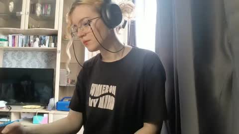 Adeline online show from July 31, 9:19 am