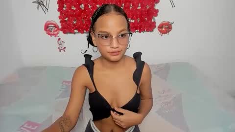 Snapshot of tania_hot0 chatting on December 14, 5:51 pm tania_hot0 online show from December 14, 5:51 pm