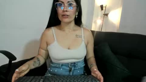 Snapshot of tania_mature chatting on May 5, 7:11 pm tania online show from May 5, 7:11 pm