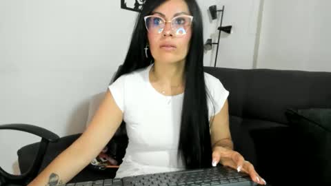 Snapshot of tania_mature chatting on May 7, 6:57 pm tania online show from May 7, 6:57 pm
