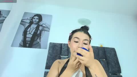 Snapshot of taniamilan chatting on May 22, 7:37 am Tania online show from May 22, 7:37 am