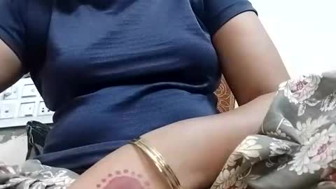 taniya_roy4628 online show from May 24, 2:55 pm