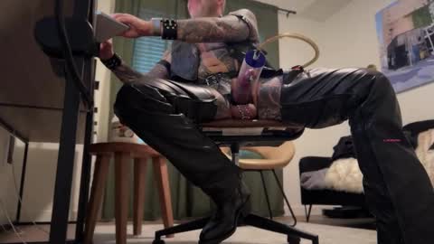 Snapshot of tankguyusa chatting on December 7, 7:21 pm Tank Guy online show from December 7, 7:21 pm