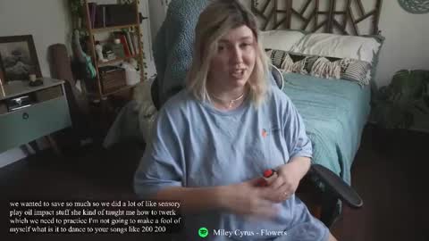 Lilith Eden  sometimes Eve online show from December 18, 8:04 pm