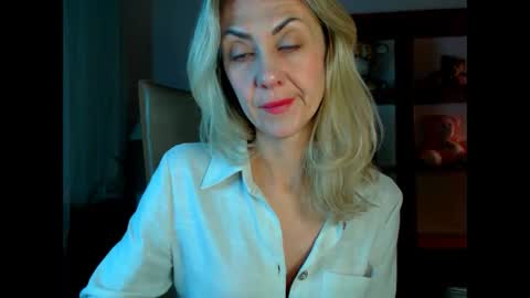 Snapshot of tanya6547 chatting on December 12, 8:03 am tanya online show from December 12, 8:03 am