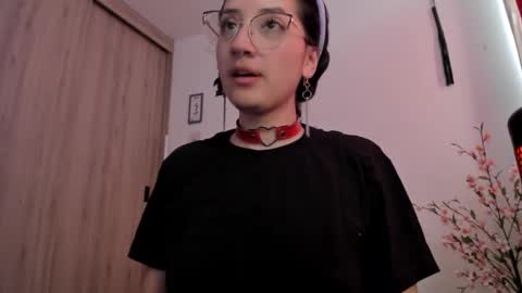 Snapshot of tanya_worldbondage chatting on December 12, 2:11 pm tanya online show from December 12, 2:11 pm