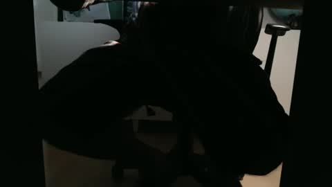 Snapshot of tap_b chatting on April 11, 7:18 pm Patrick online show from April 11, 7:18 pm
