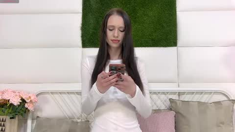 taraharriss online show from April 27, 9:29 am