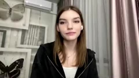 Mia online show from February 25, 7:12 pm