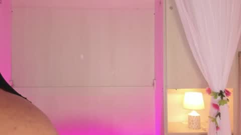 Snapshot of tarawiilson_ chatting on July 15, 8:03 pm T A R A online show from July 15, 8:03 pm
