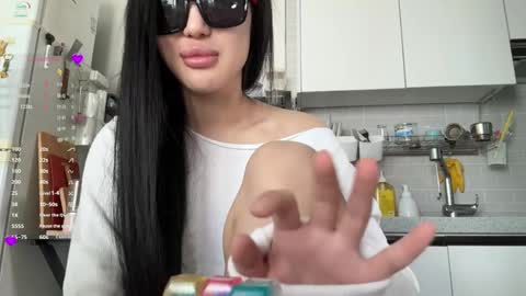 Viola online show from June 5, 1:23 am